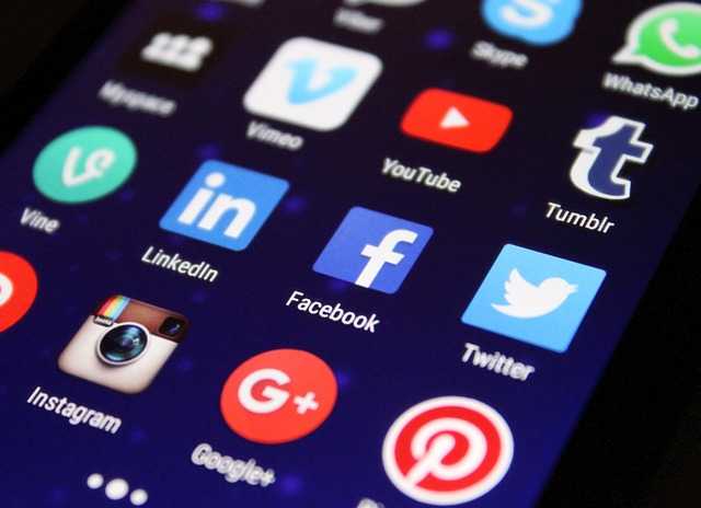 The Role of Social Media in Shaping Art Criticism Today