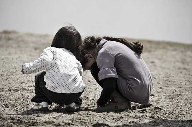 Connecting with Artists: Community and Engagement in the Digital Age